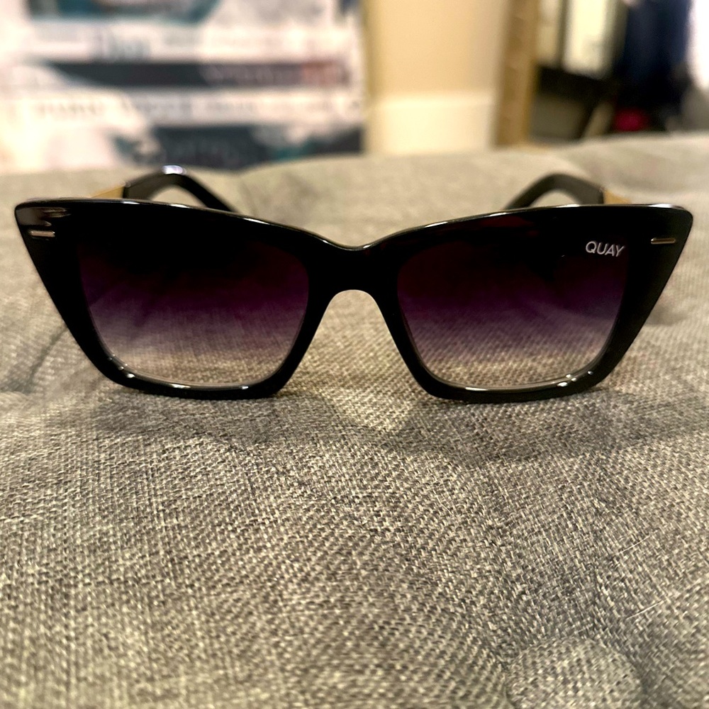 QUAY Womens sunglasses.  Black. STYLE: PROVE IT